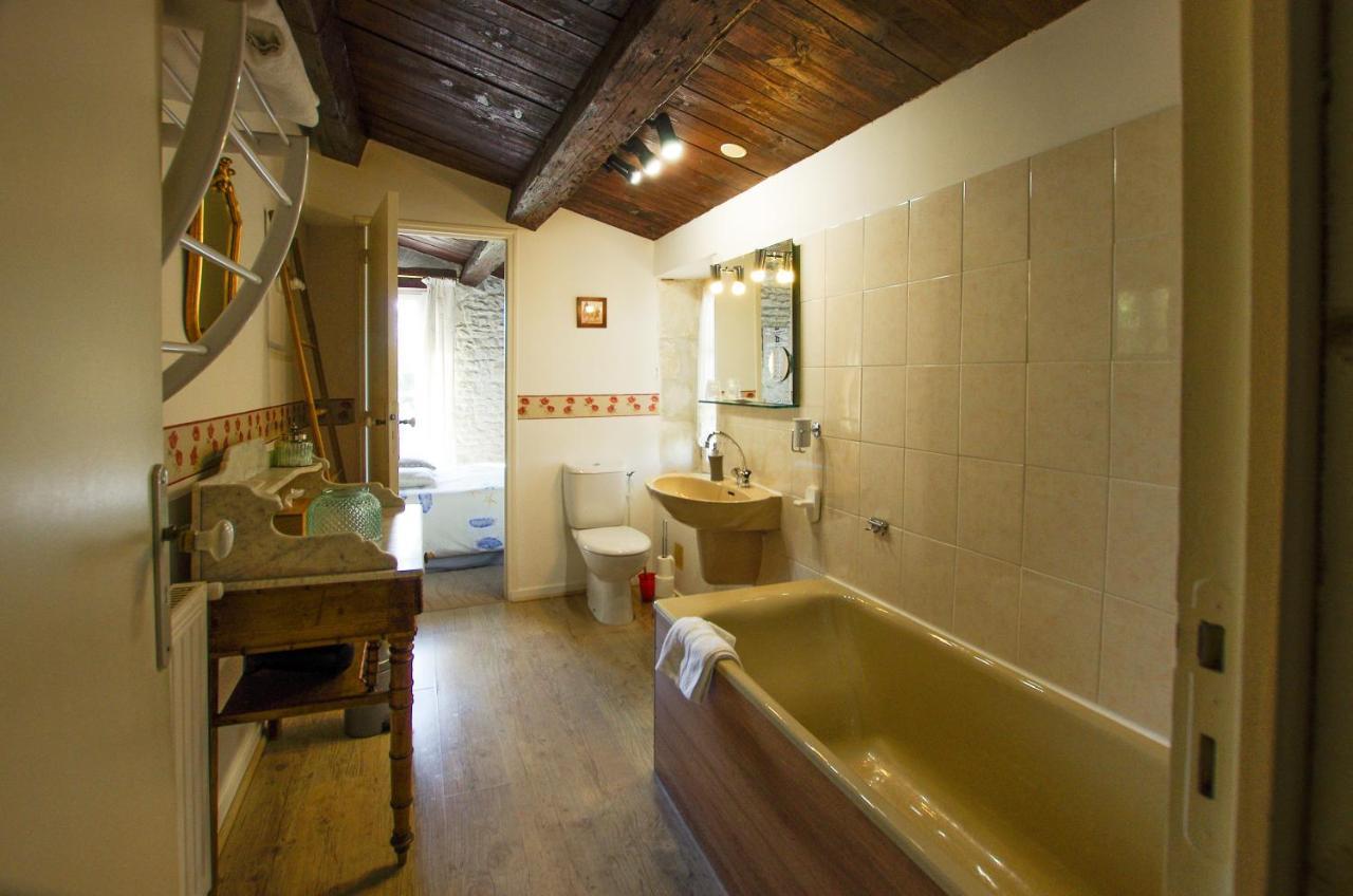 Bed and Breakfast Logis Saint Léonard à Dompierre-sur-Mer Extérieur photo