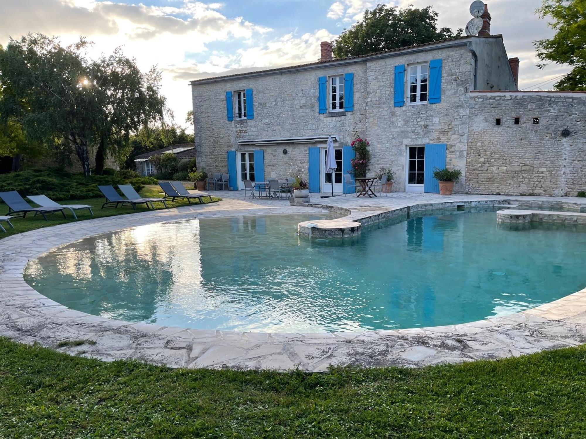 Bed and Breakfast Logis Saint Léonard à Dompierre-sur-Mer Extérieur photo