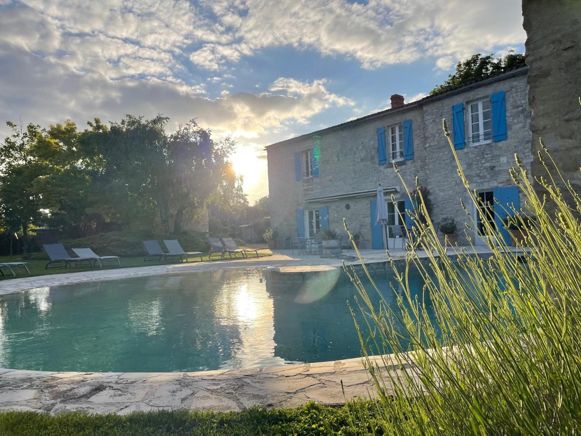 Bed and Breakfast Logis Saint Léonard à Dompierre-sur-Mer Extérieur photo